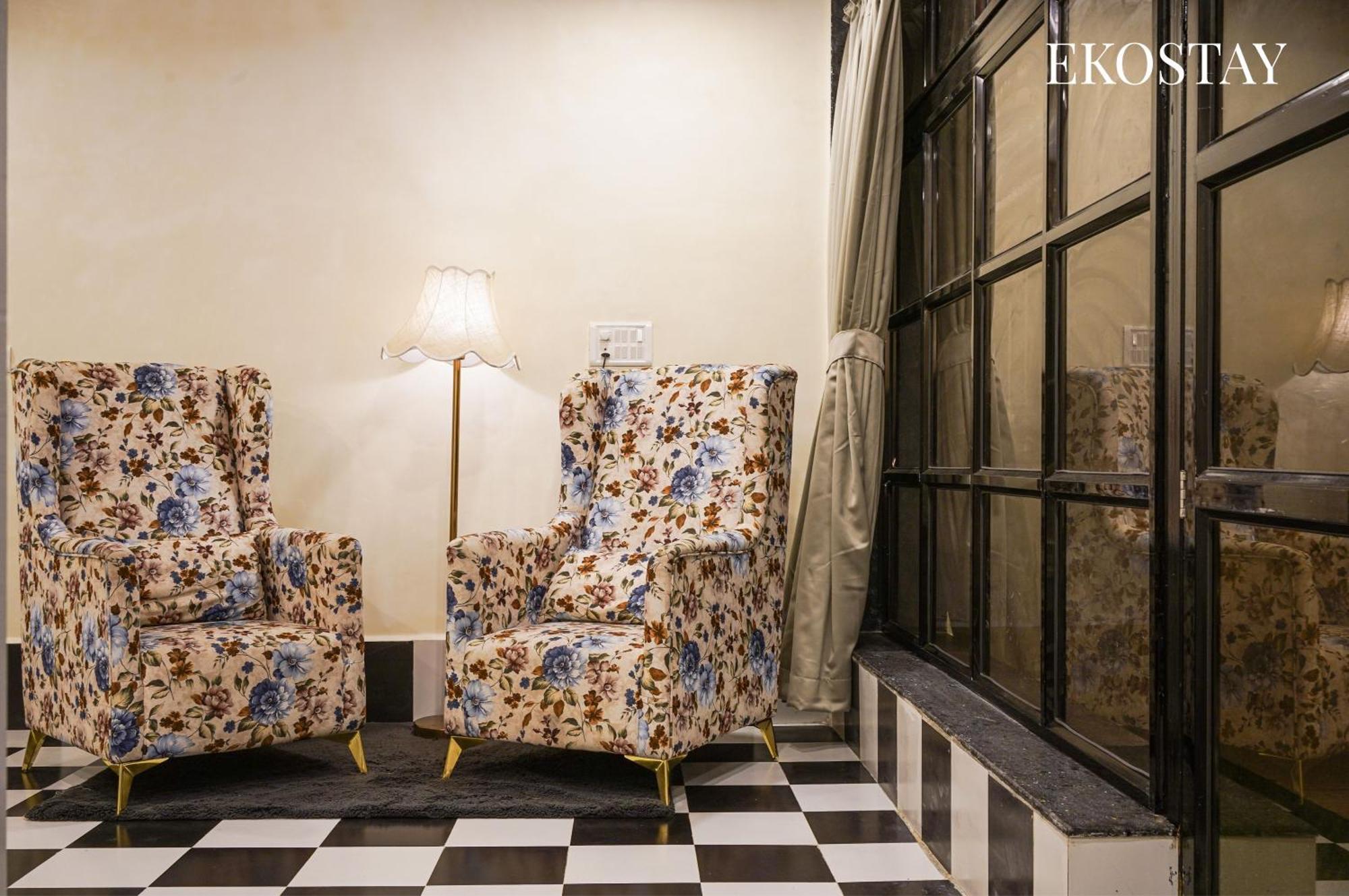 Ekostay - 8bhk La Flamingo With Private Turf